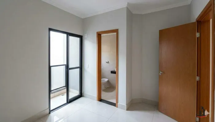 Apartamento 2 Quartos com Suíte, sala com sacada, 1 vaga coberta, no bairro Olinda, Uberab