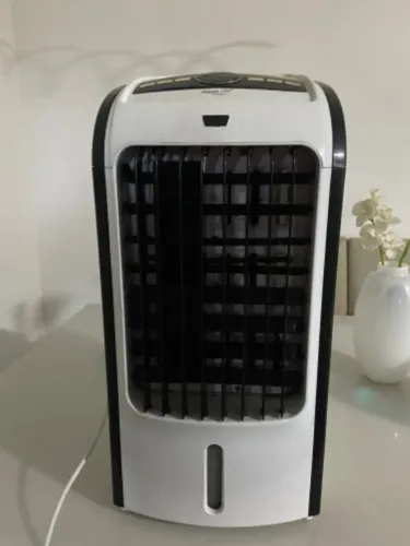 Climatizador de ar mondial, ótimo para o calor.
