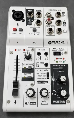 Mesa de som e interface tâmara AG03 mixing console 