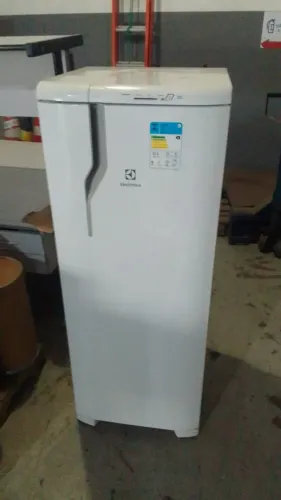 Geladeira Eletrolux RE31 cycle defrost 240l