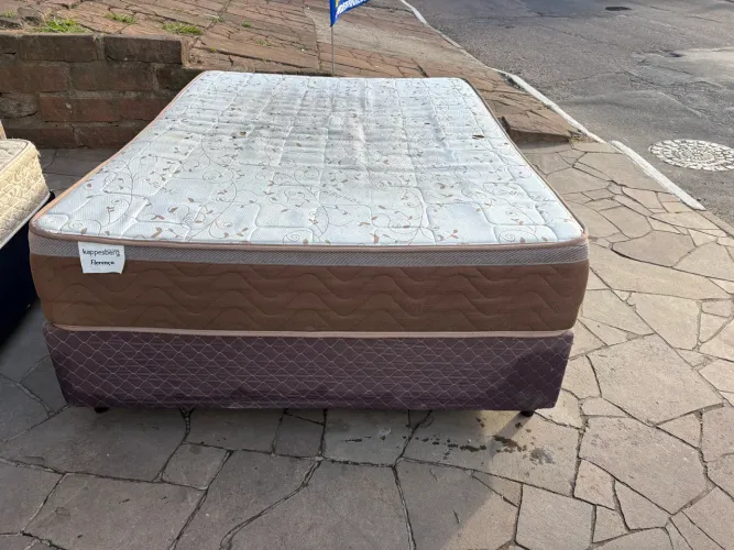 Cama box casal , colchão de molas 
