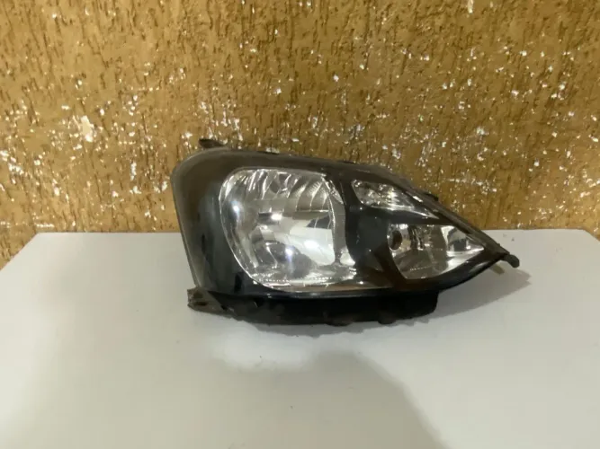 Farol direito Etios 2011/2012/2013/2014/2015/2016/2017/2018/2019/2020/2021