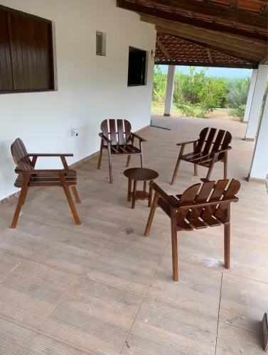 Jogo de cadeira em madeira