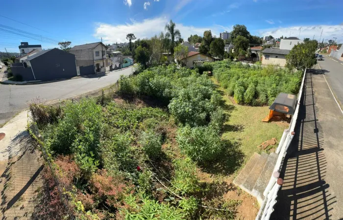 Terreno de esquina em Rio Negro com 607 metros quadrados. 