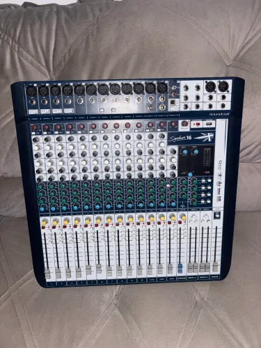 Mesa de som Soundcraft signature 16