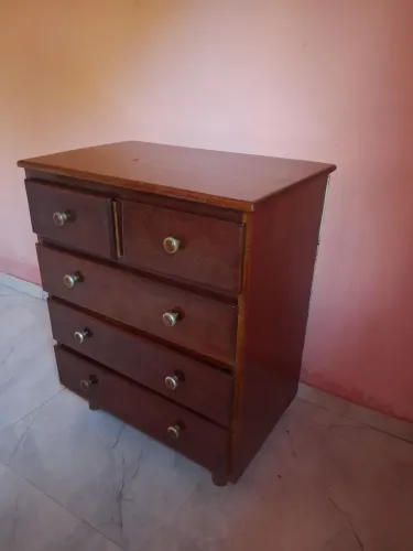 Cômoda excelente em Madeira maciça (não é MDF!)