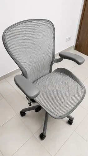 Cadeira Herman Miller Aeron C