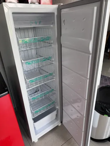 Freezer Vertical Consul 142L