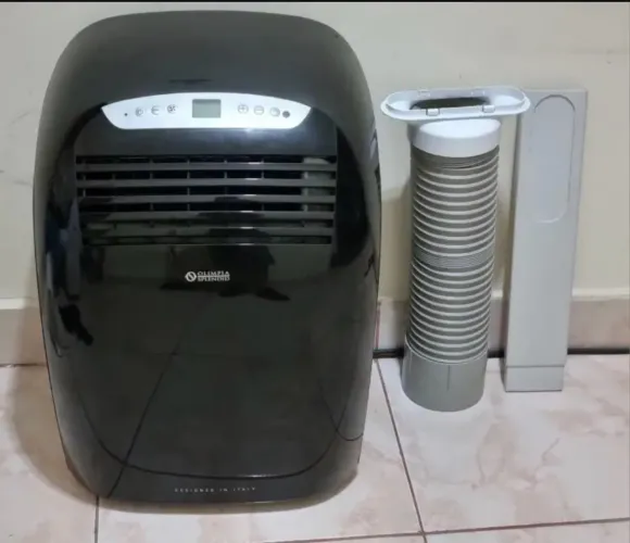 Ar Condicionado portátil Olímpia Esplendid cor Preta completo semi-novo
