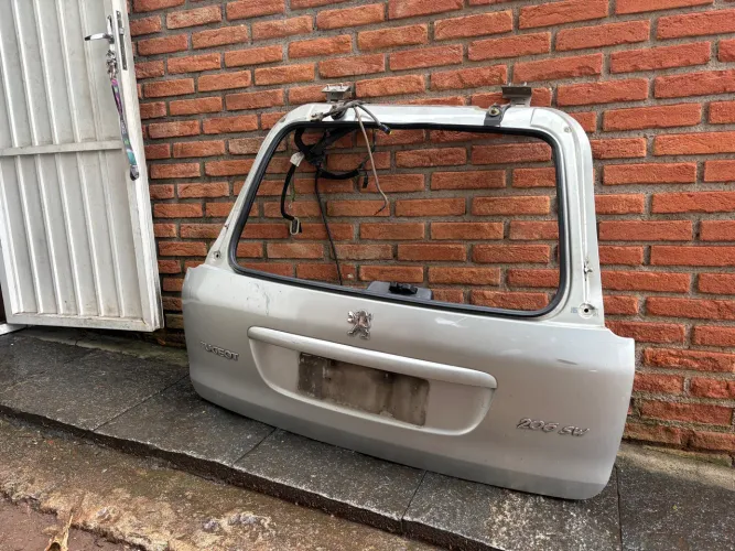 Tampa traseira Peugeot 206 e 207 SW