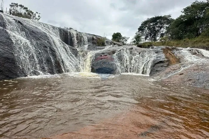 Fazenda à Venda  65 Hectares com Cachoeira, Piscina Natural e Potencial Agrícola e Turísti