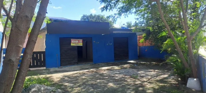 Vendo imóvel no Laranjal com Ponto Comercial, Residências e Espaço para Ampliação