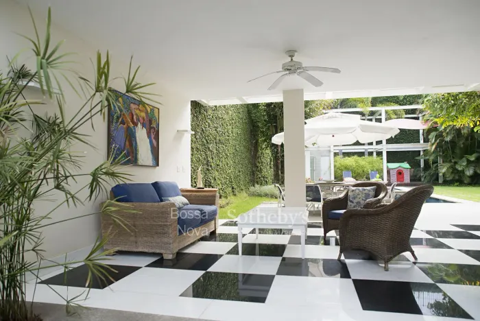 Casa em condomínio cobiçado no Leblon