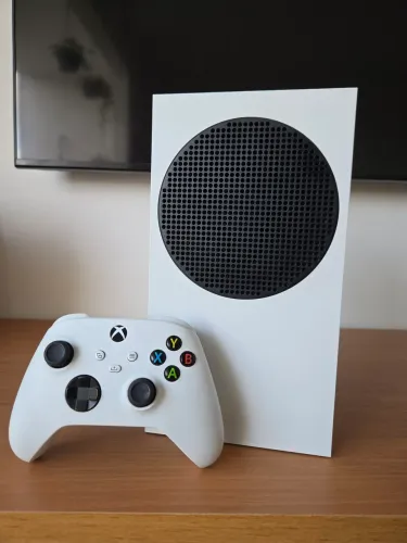 Xbox Series S - Perfeito Estado