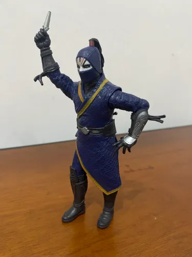 Boneco Dealer Shang-chi e a lenda dos dez anéis
