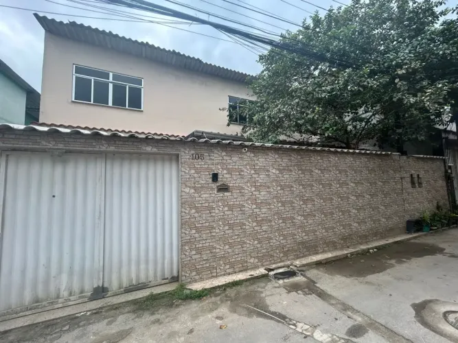 Duas casas grandes com piscina em Xerem