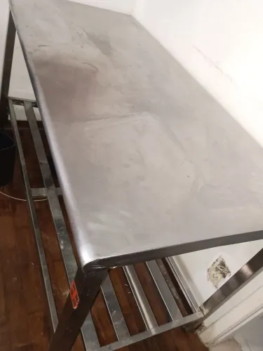 Mesa de manipulação de alimentos aço 304 medidas: 1,20x70