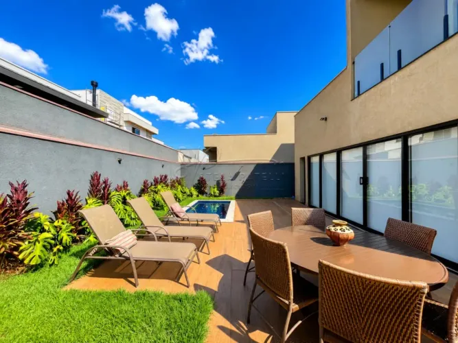 Casa sobrado mobiliada de 215m² com 04 suítes para locação em condominio - Vivendas da Mat