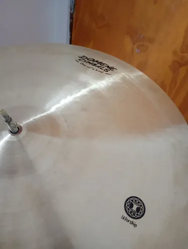 Chash 20" domene série WORSHIP.