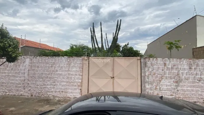 Venda de Terreno / Padrão na cidade de Araraquara