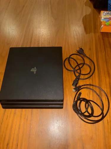 Console PS4 PRO Usado (2018) com CABO HDMI e FONTE DE ENERGIA