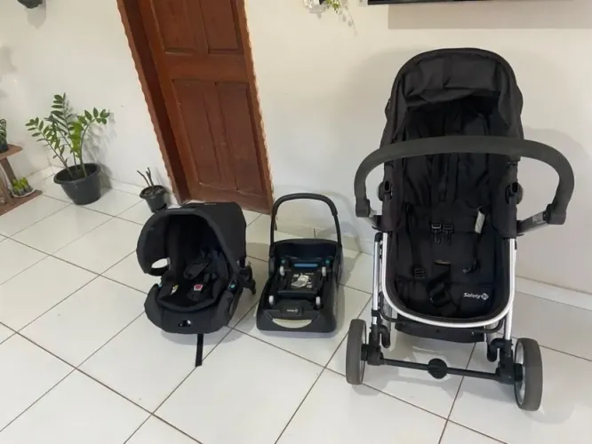 Carrinho de bebê+bebê conforto+base do bebê conforto