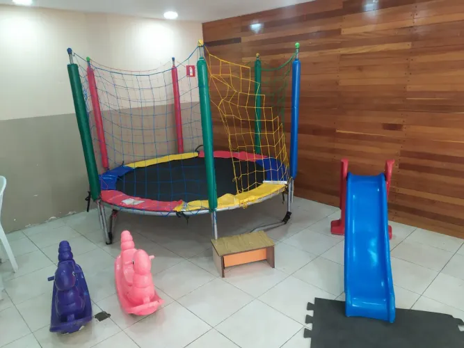 Gangorras Infantil e Cama Elástica 
