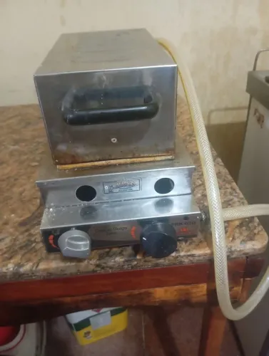 Vendo qrepeira de 6 espaço muito boa em ótimo estado de funcionamento
