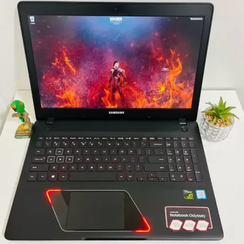 Troco Notebook gamer - Samsung Odyssey por MACBOOK DO MESMO VALOR
