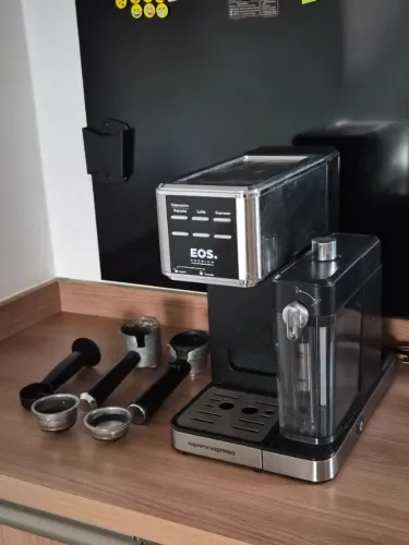 Cafeteira Espresso Eos Latte Italiana Inox Ecf05ecl 110V - Muito Conservada