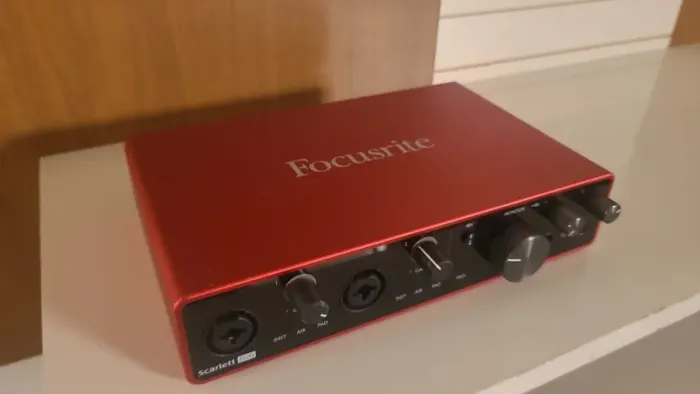 Interface de Áudio Focusrite 3Gen 8i6 + Multicabo