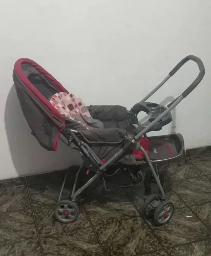 Carrinho de bebê Travel System Reverse Cosco. Foi pouco usado e está em ótimo estado