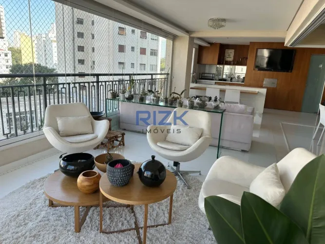 Apartamento a venda na Aclimação com 4 quartos.