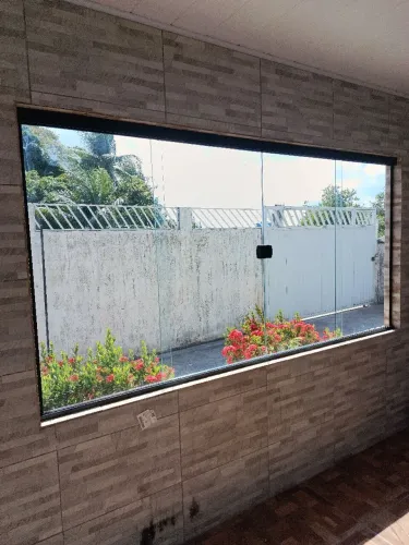 Box de banheiro, janelas de vidros, porta de vidros. Instalamos e realizamos manutenção.