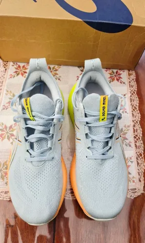 Tênis Asics Nimbus 26 - Edição Paris - Tam. 42