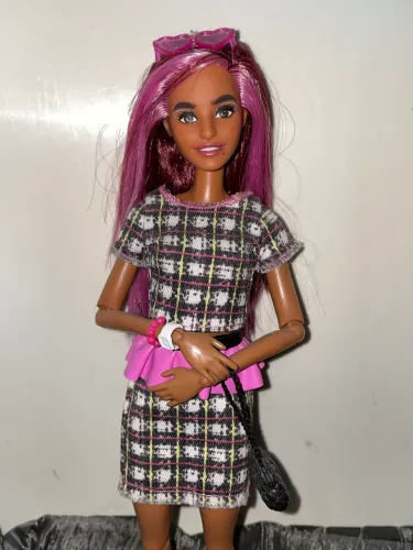 Boneca Barbie fashionistas negra articulada