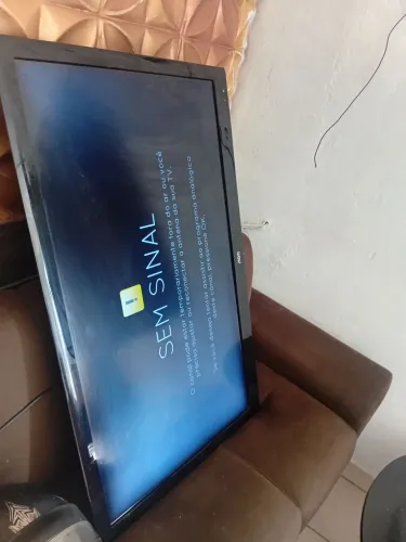 Vendo TV de 43 polegadas funciona mais deves em quando apaga defeito no led