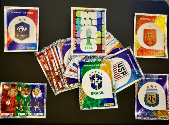 FIGURINHAS COPA MUNDO 2026 Escudos Seleções FWC Brasil Brilhantes