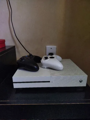 XBOX BEM CONSERVADO E RODANDO PERFEITAMENTE