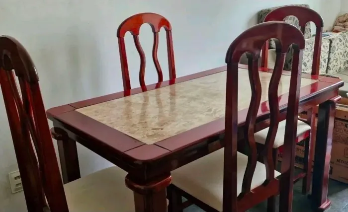Mesa de Madeira com tampo de Granito (1,40 x 0,60)