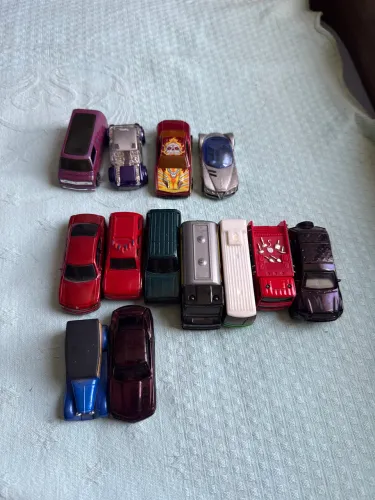 Carrinhos 1/64 - hotwheels e outros
