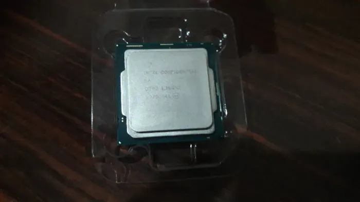 Processador CPU Intel Core i9 10900K ES QTB2 (Engineering Sample)