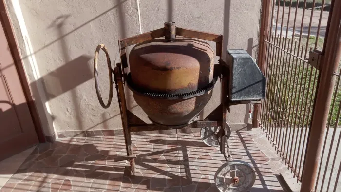 Vende- se betoneira 150 litros 