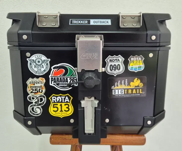 Baú Outback Trekker 42l + encosto (tudo Givi)