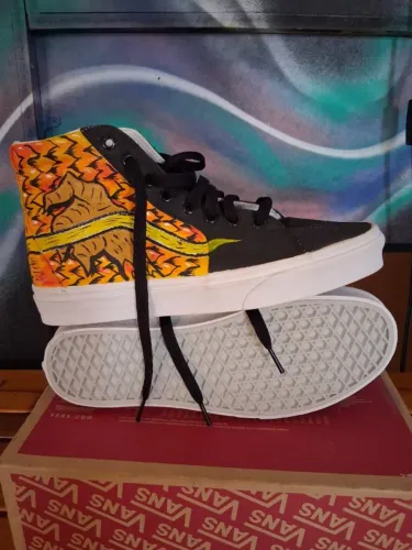 Vande-se tênis Vans Sk8 Hi Customizado