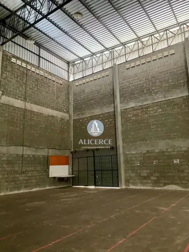ALUGO GALPÃO COM 400 M2 NO NOVO ALEIXO