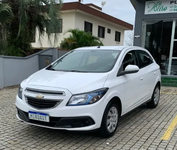 Chevrolet Onix Hatch LT 1.4 8V Flex Power Mec. 4P 2014