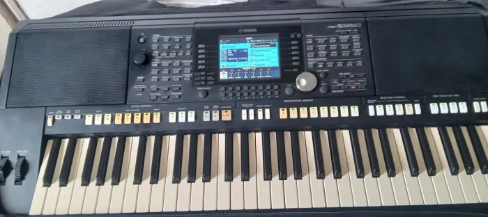 Teclado arranjador Yamaha PSR - S950 Sampleado