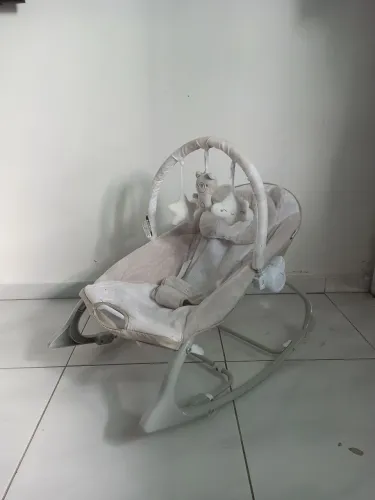 Cadeira de Descanso Bebê Maxi Baby Musical e Vibratória - Semelhante a Nova