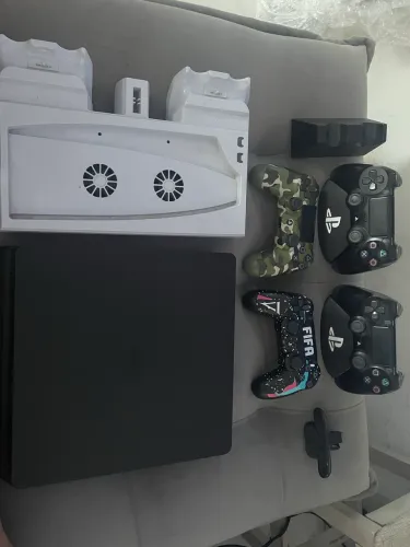 Ps4 + 4 controles + pandle + cooler + base de carregador